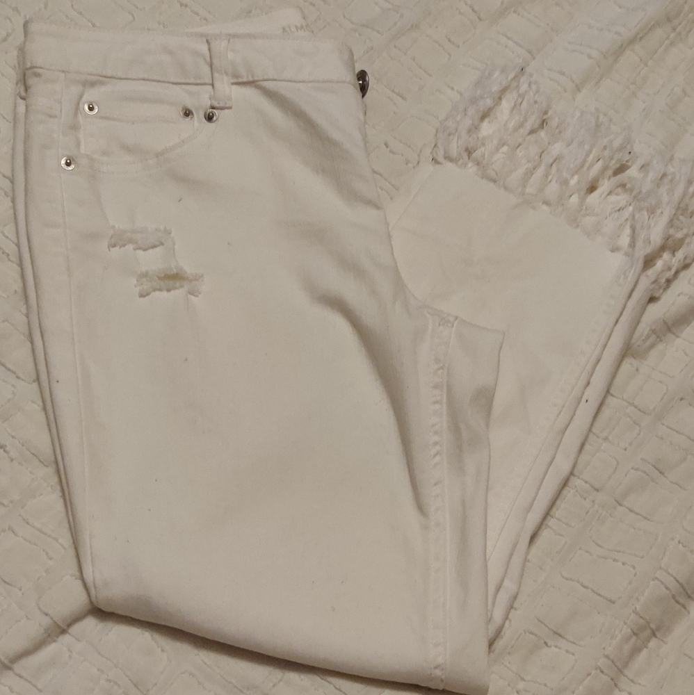 White fray jeans